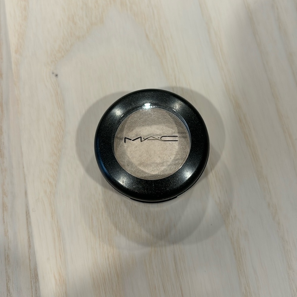 MAC Cosmetics Eyeshadow in Shroom